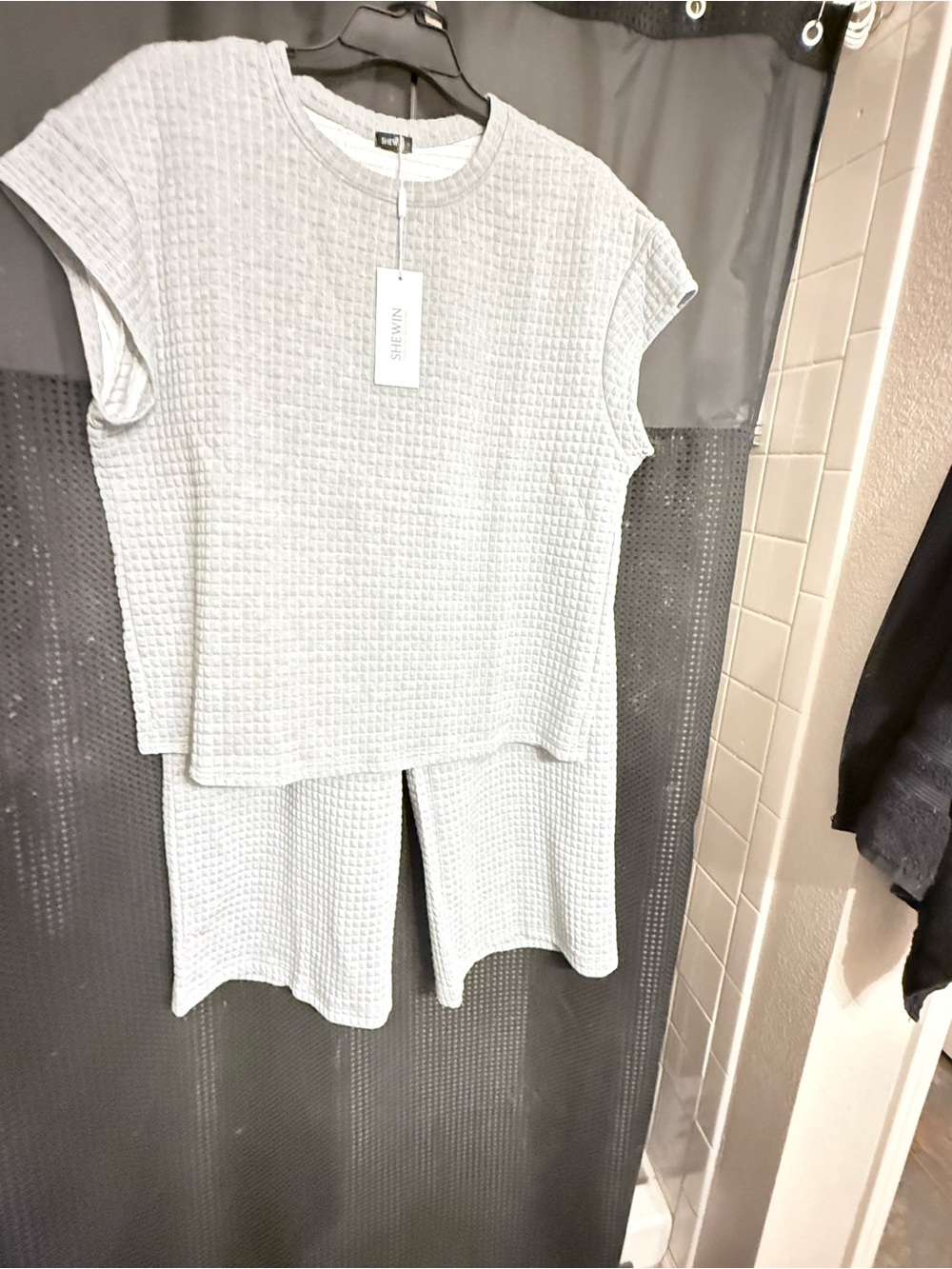 Beautiful Shewin Brand Neutral Light Gray Waffle Knit Two-Piece Lounge Set - NWT
